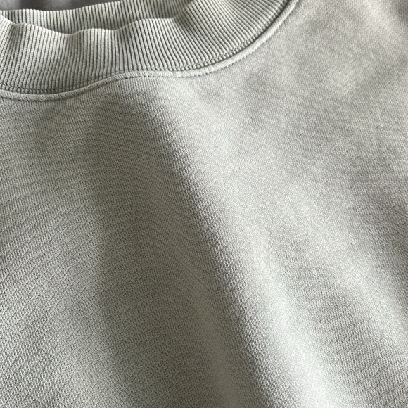TNA COZYAF FLEECE CROPPED SAGE GREEN CREW NECK aritzia - Picture 2 of 6